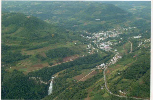 AÉREA POR VOLTA DOS ANOS 2000, DURANTE UMA KARTOFFELFEST